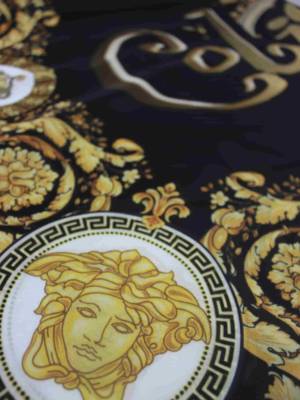 Bandera Coliseu Versace dorado